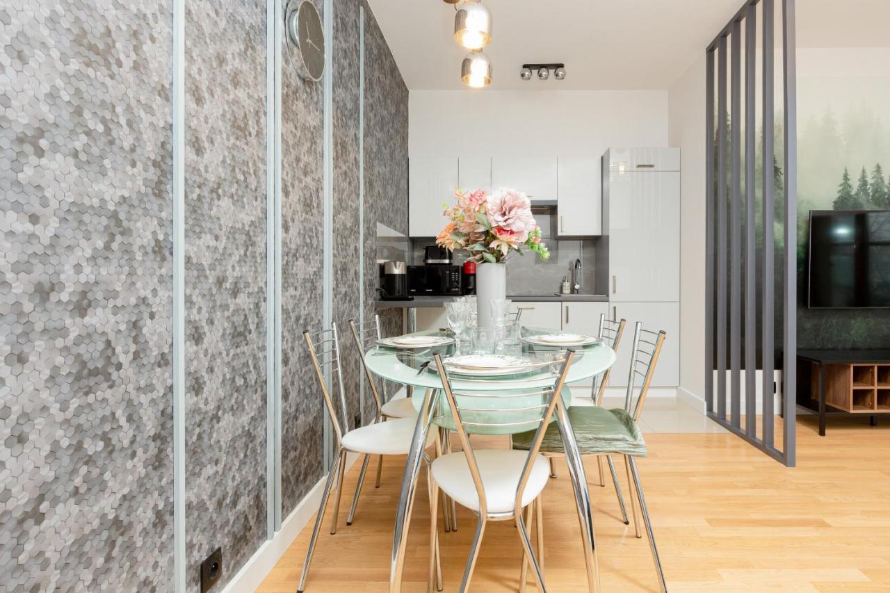 Park Arkadia Apartment With Parking Mokotow By Noclegi Renters Warsaw Exterior photo