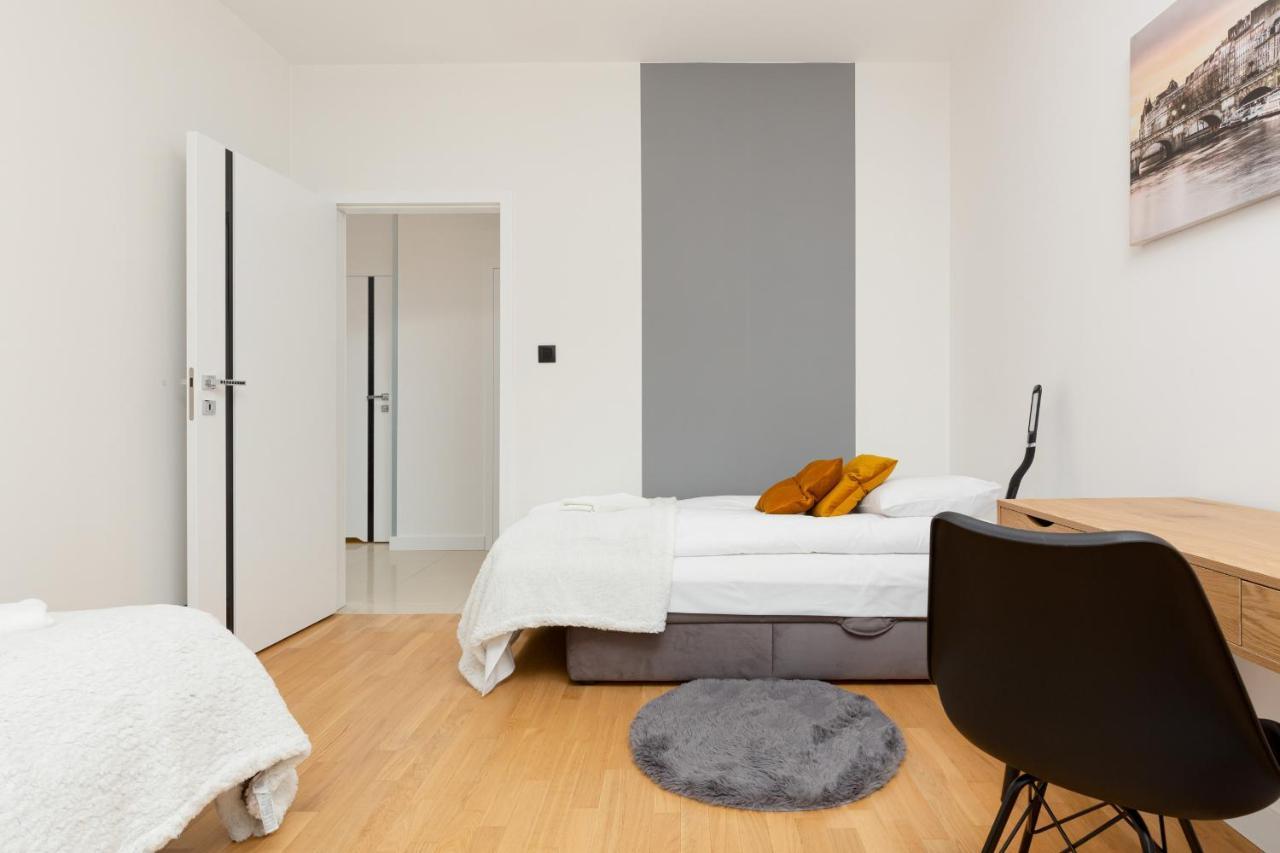 Park Arkadia Apartment With Parking Mokotow By Noclegi Renters Warsaw Exterior photo